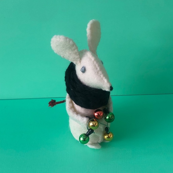 Felt Hand-sewn mouse with black scarf/string of lights - Picture 6 of 7